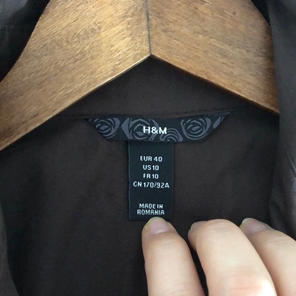 Brown short sleeve blouse2 fake pockets, stretchy, H&M, Us10 - Picture 5 of 13